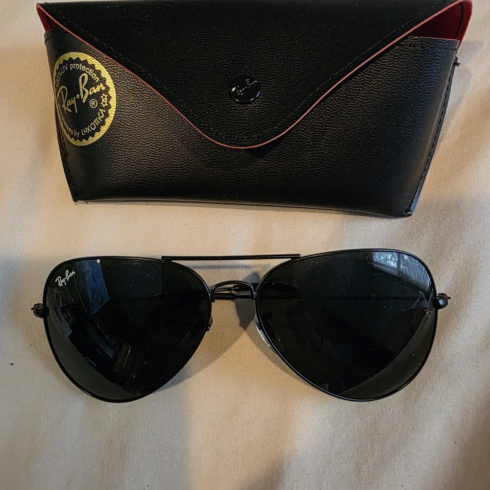 Ray-Ban Black Aviator Sunglasses